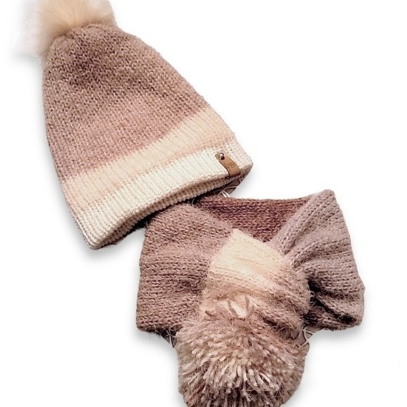 ? HOST PICK ? Hat & Scarf \'Coconut Cream\' Winter Set, fits Teens and Women main image 12